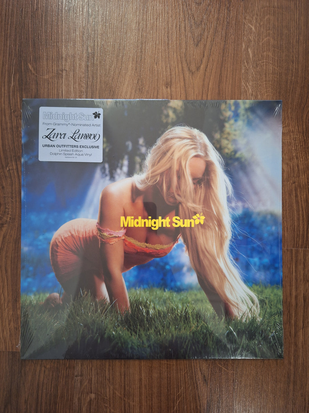 Zara Larsson: Midnight Sun Dolphin Splash Aqua UO Vinyl B-STOCK Last item!