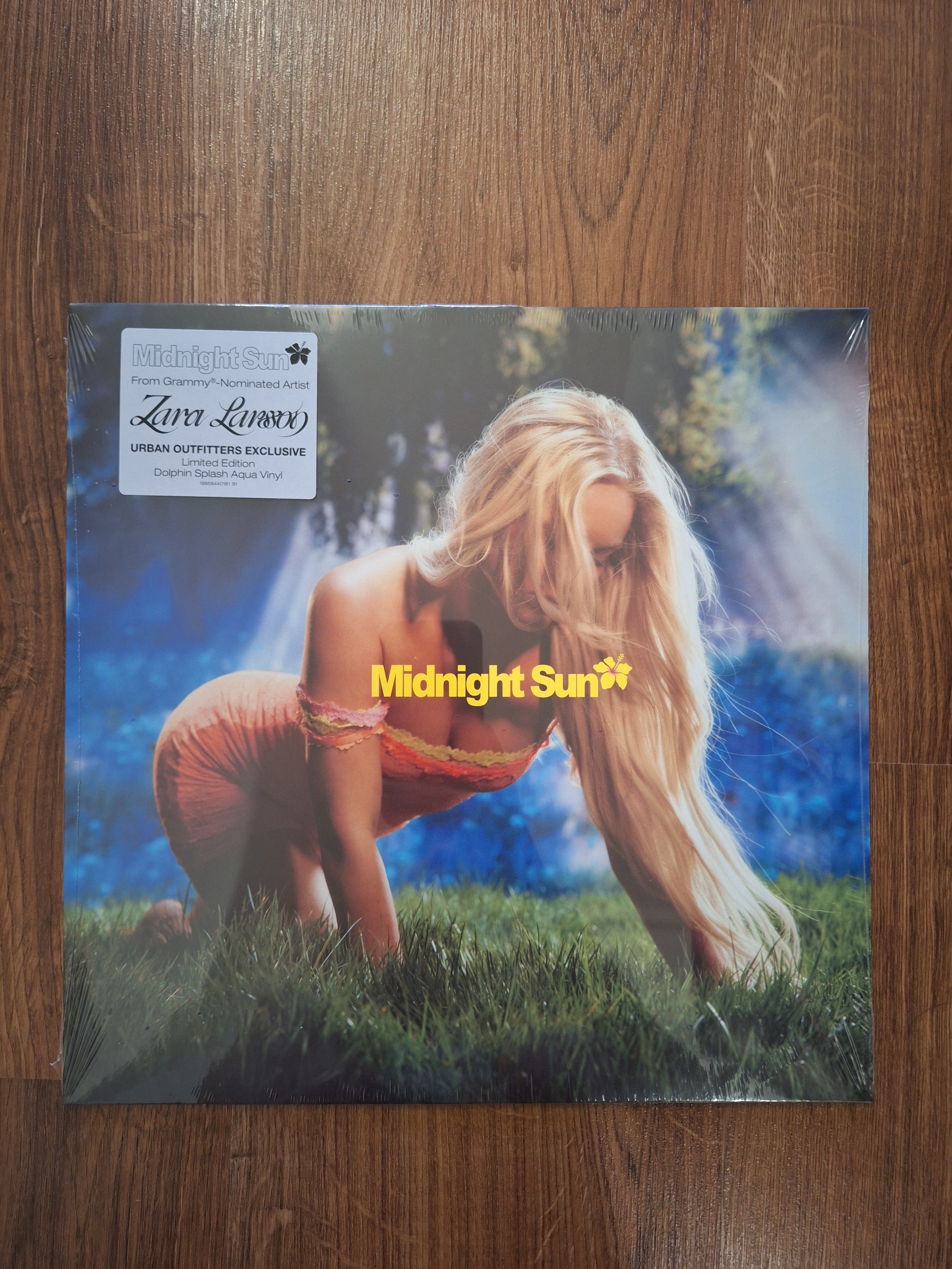 Zara Larsson: Midnight Sun Dolphin Splash Aqua UO Vinyl B-STOCK