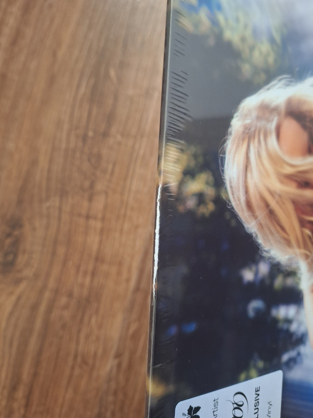 Zara Larsson: Midnight Sun Dolphin Splash Aqua UO Vinyl B-STOCK Last item!