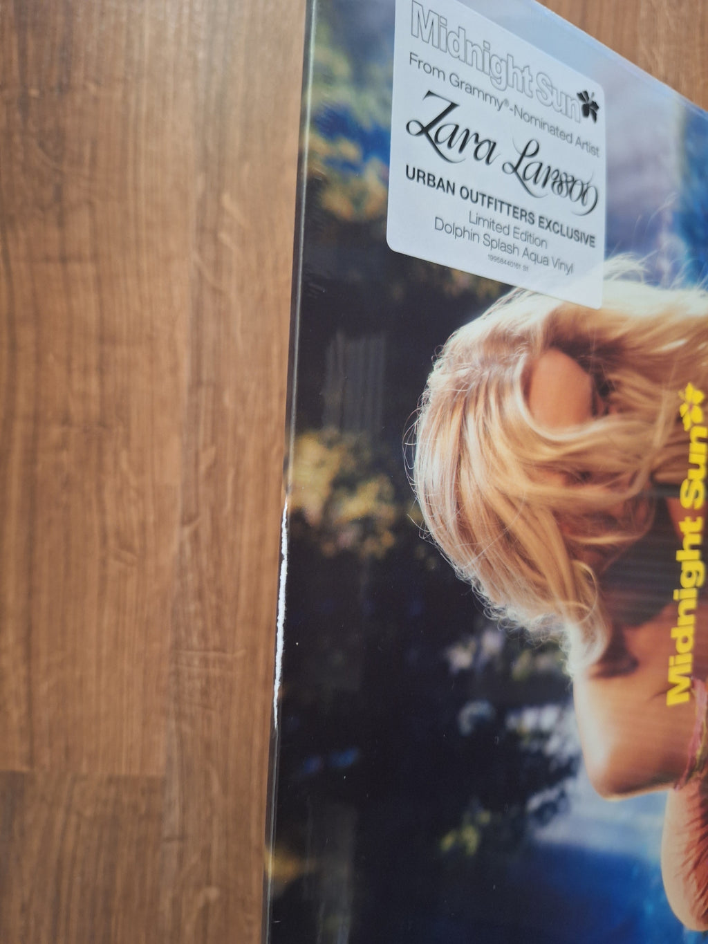 Zara Larsson: Midnight Sun Dolphin Splash Aqua UO Vinyl B-STOCK Last item!