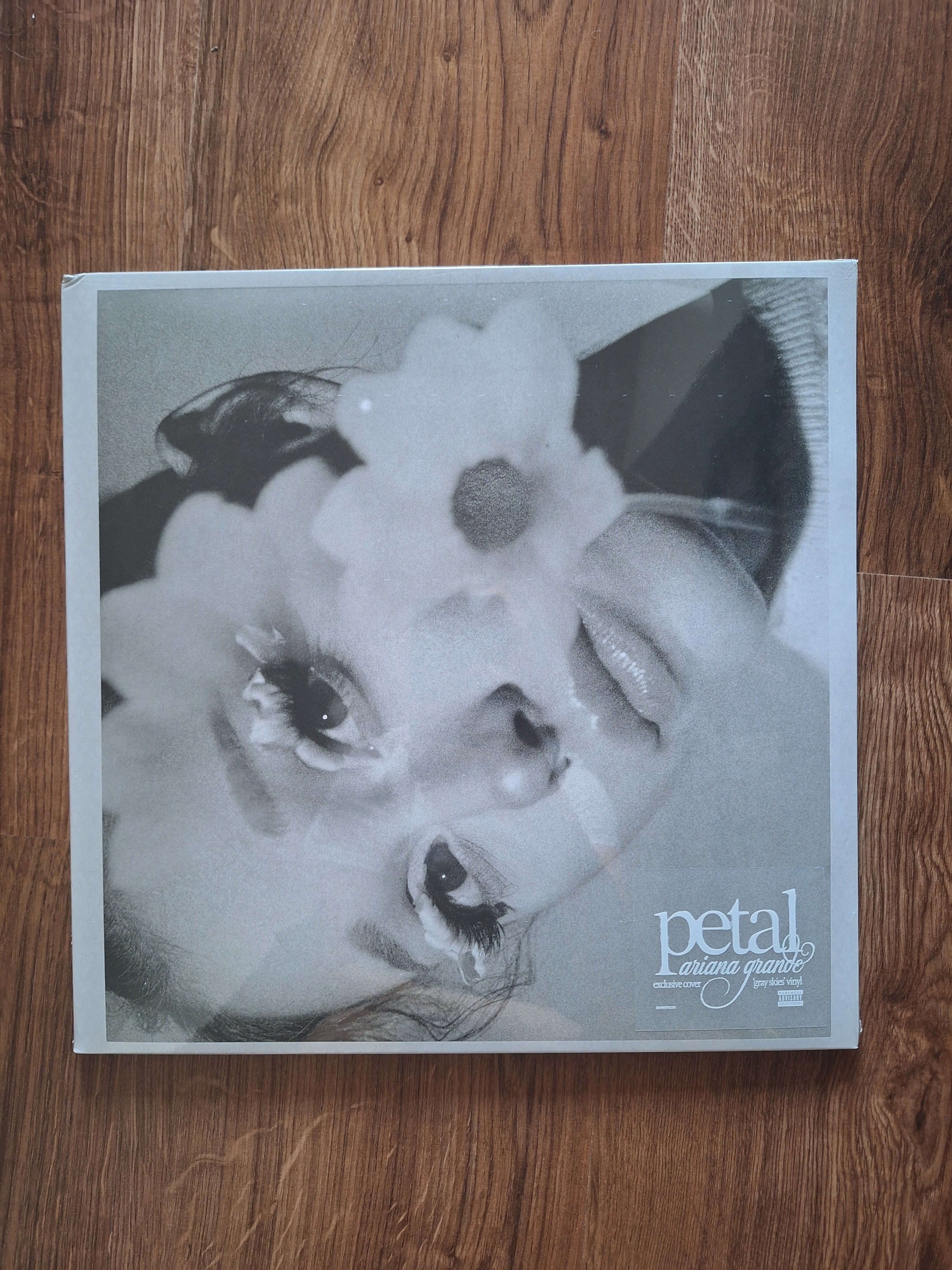 Ariana Grande: petal Gray Skies Exclusive Edition Alternate Cover Vinyl Last One! B-STOCK