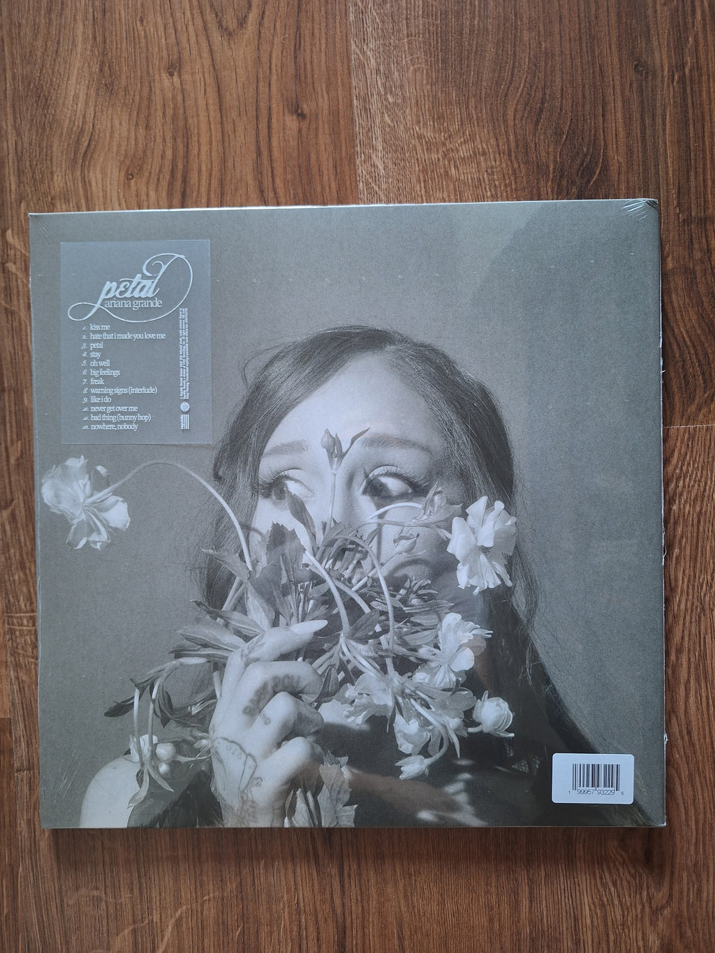 Ariana Grande: petal Gray Skies Exclusive Edition Alternate Cover Vinyl Last One! B-STOCK