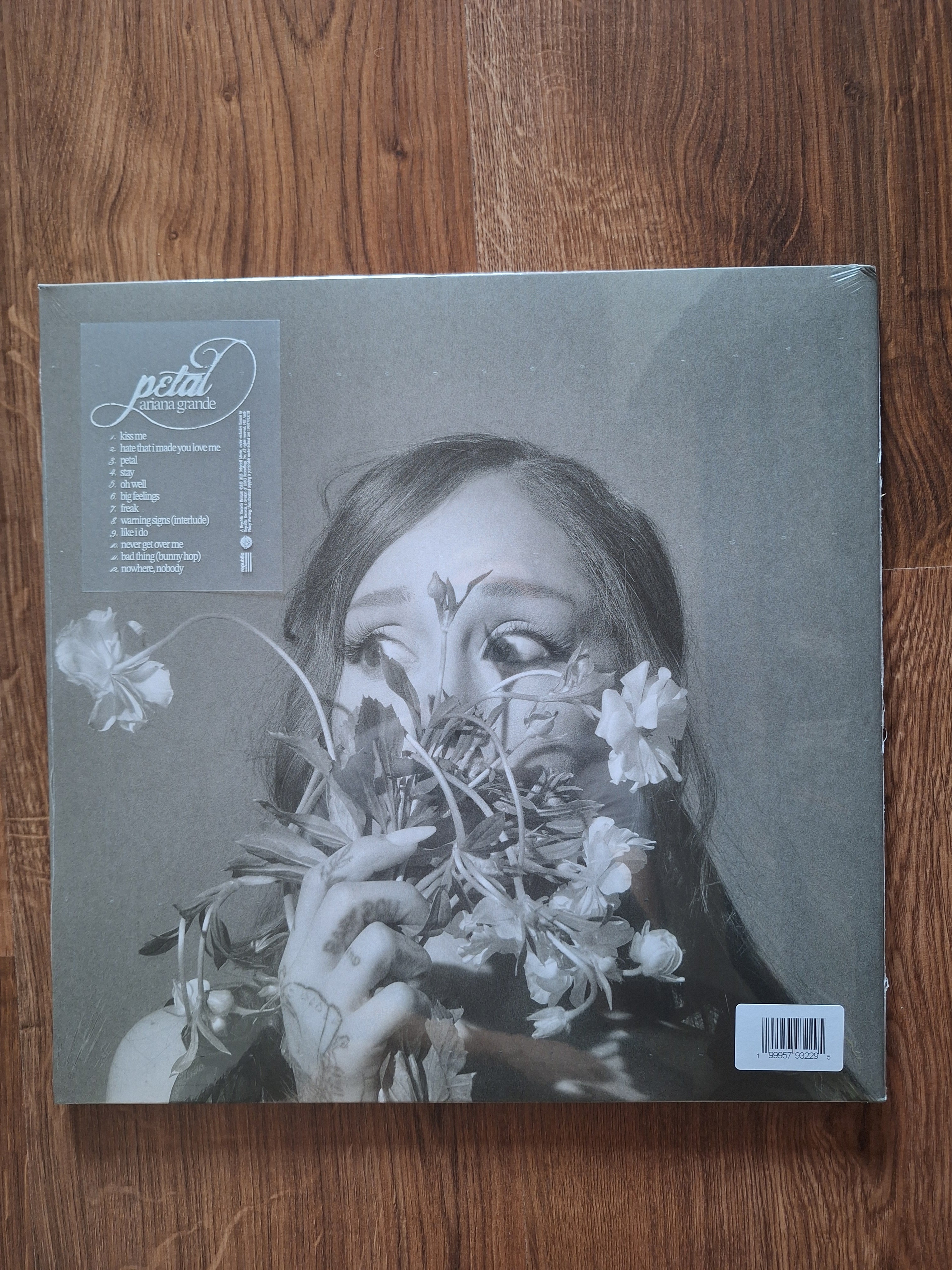 Ariana Grande: petal Gray Skies Exclusive Edition Alternate Cover Vinyl Last One! B-STOCK